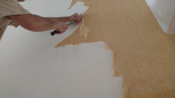 Expert team performing wallpaper removal services in Pasadena, CA.